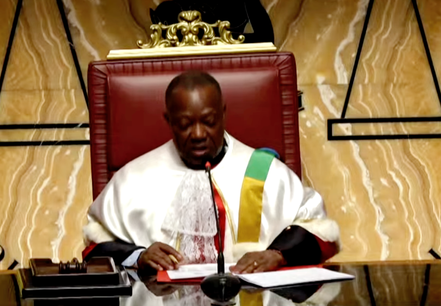 Oligui proclamé roi du Gabon par son propre frère